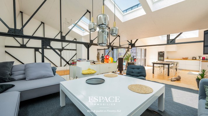 CONCARNEAU CENTRE-VILLE - MAISON ESPRIT LOFT DE 200 M2 AVEC TERRASSE ET GARAGE